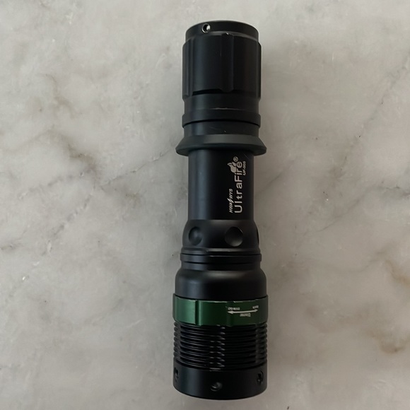 UltraFire 11-Inch Signal Traffic Wand LED Flashlights w/Strobe Mode, 250 Lumens - Picture 6 of 6